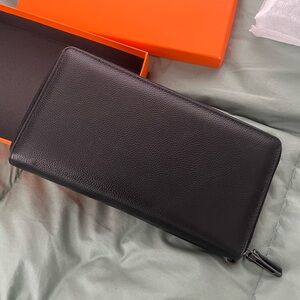Black wallet wristlet